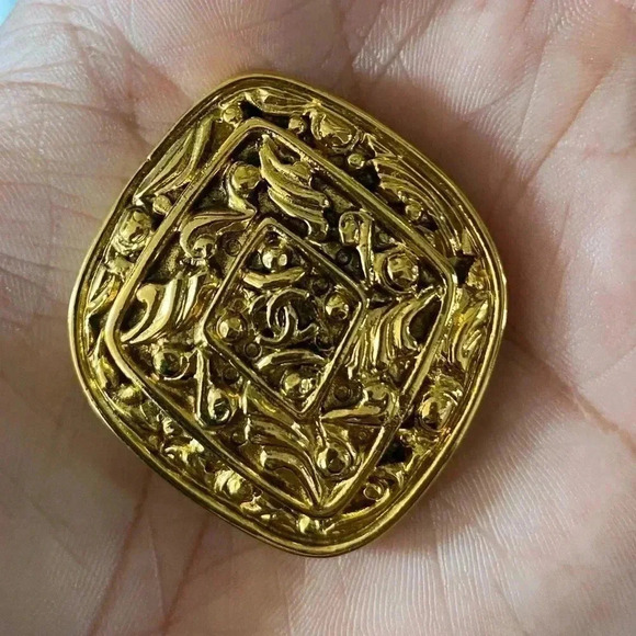 CHANEL - Vintage authentic Arabesque Coco Earrings from Chanel, Set of  2 - Picture 6 of 7